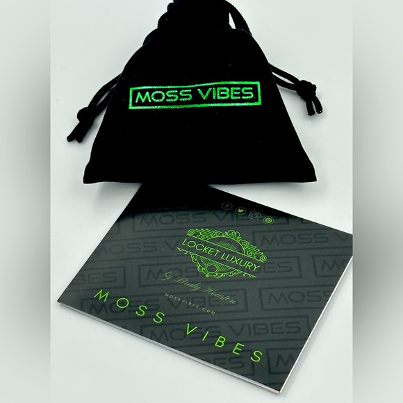 Eternal Moss Locket Pendant Necklace- Scarlet Red - Picture 9 of 9